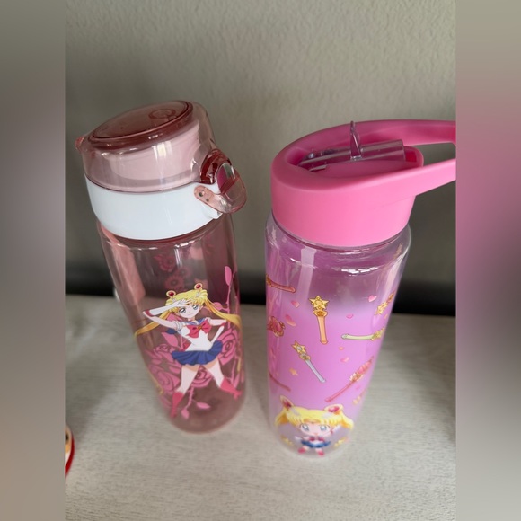Sailor Moon two pink water bottles - Picture 2 of 5